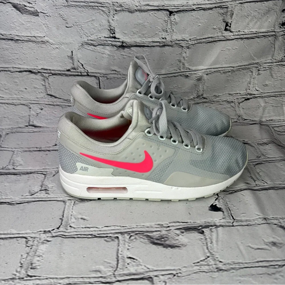 Nike Air Max Zero Essential GS Youth Sneaker in Pink and Gray